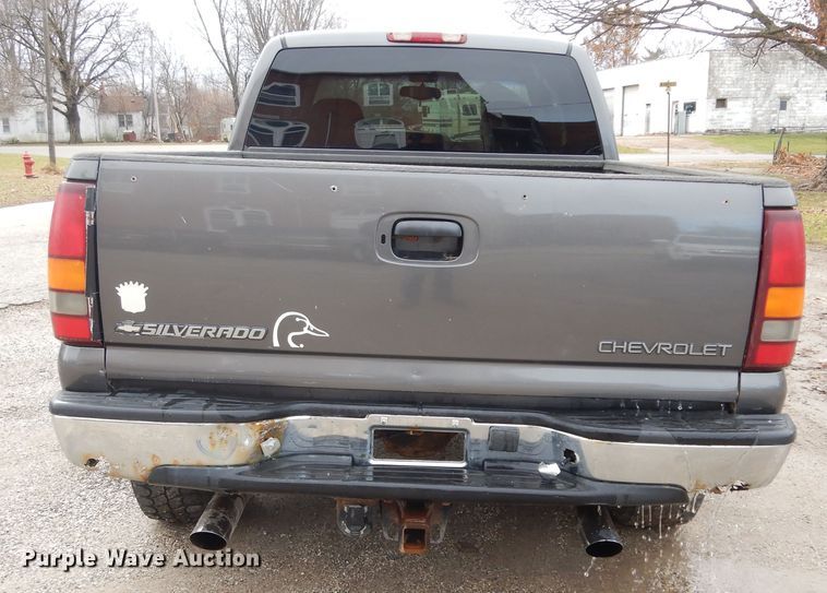 image for item H1212 1999 Chevrolet Silverado 1500 Ext. Cab pickup truck