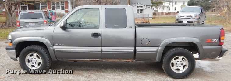 image for item H1212 1999 Chevrolet Silverado 1500 Ext. Cab pickup truck
