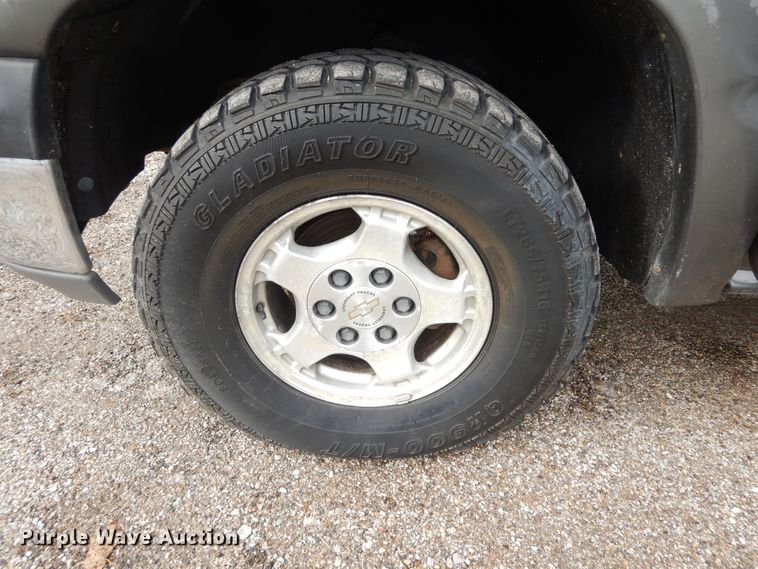 image for item H1212 1999 Chevrolet Silverado 1500 Ext. Cab pickup truck