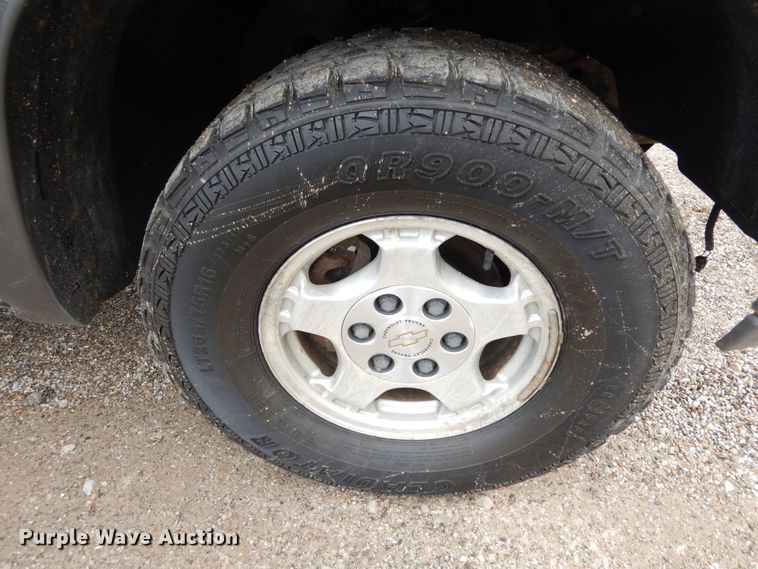 image for item H1212 1999 Chevrolet Silverado 1500 Ext. Cab pickup truck