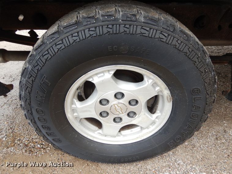 image for item H1212 1999 Chevrolet Silverado 1500 Ext. Cab pickup truck