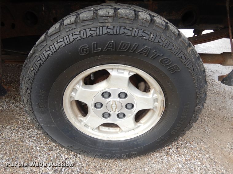 image for item H1212 1999 Chevrolet Silverado 1500 Ext. Cab pickup truck