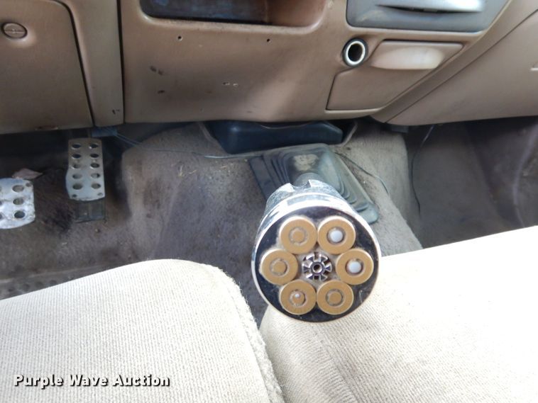 image for item H1214 1999 Ford F250 Super Duty Crew Cab pickup truck