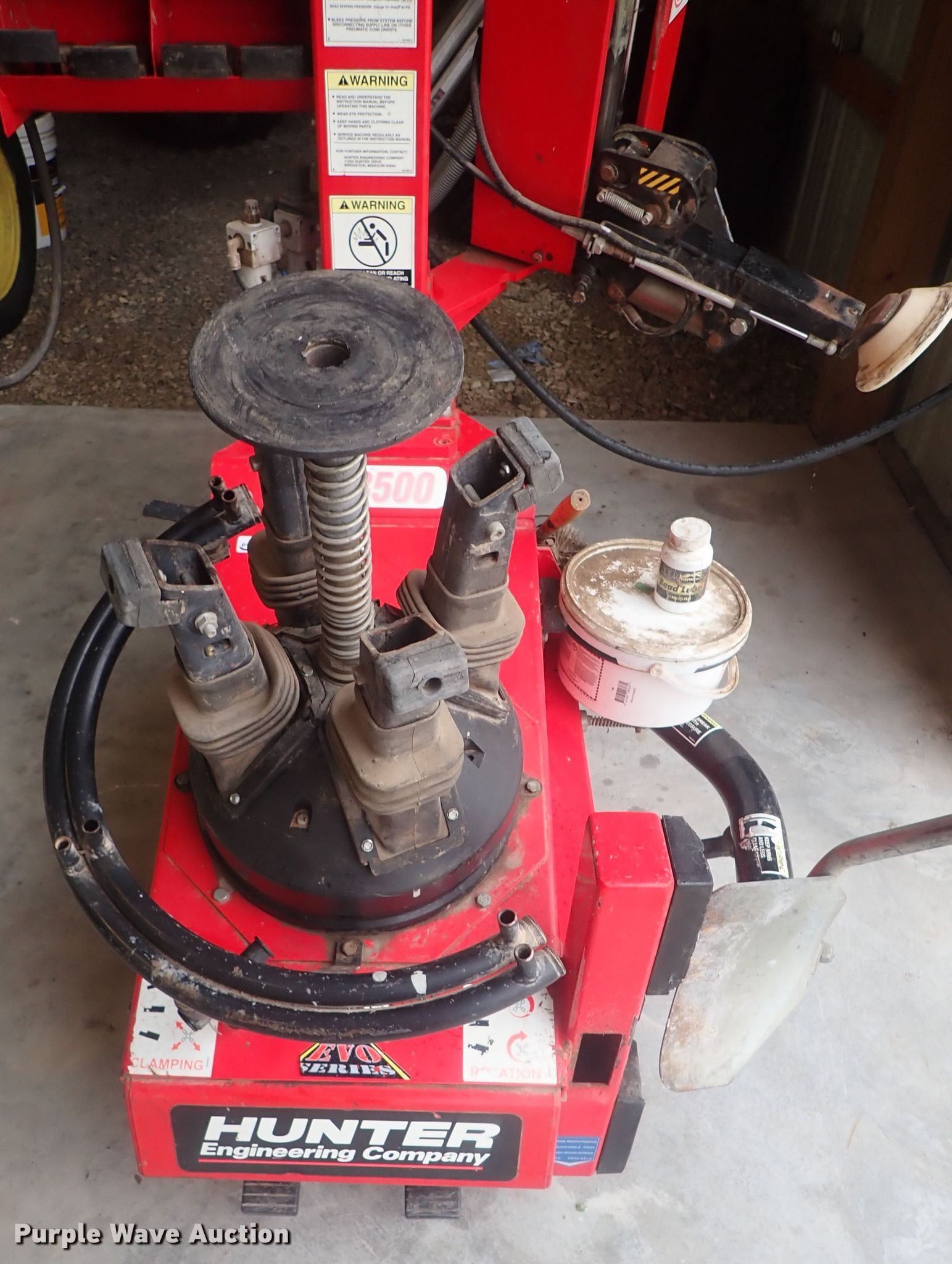 Hunter TC3500 tire machine in Geneseo, KS Item GA9955 sold Purple Wave