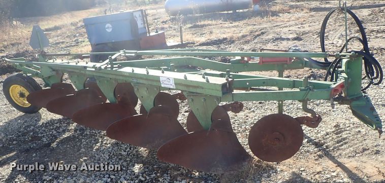 image for item DC3442 John Deere F135A five bottom plow