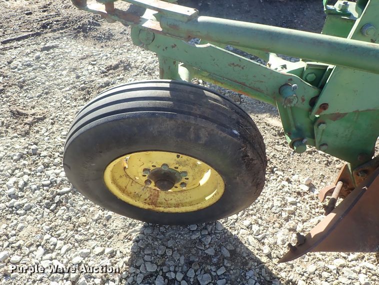image for item DC3442 John Deere F135A five bottom plow