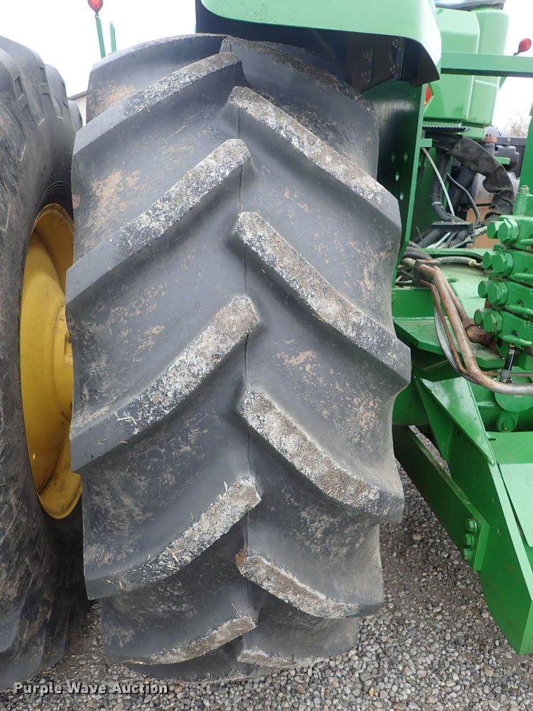 image for item DC3487 1998 John Deere 9400 4WD tractor