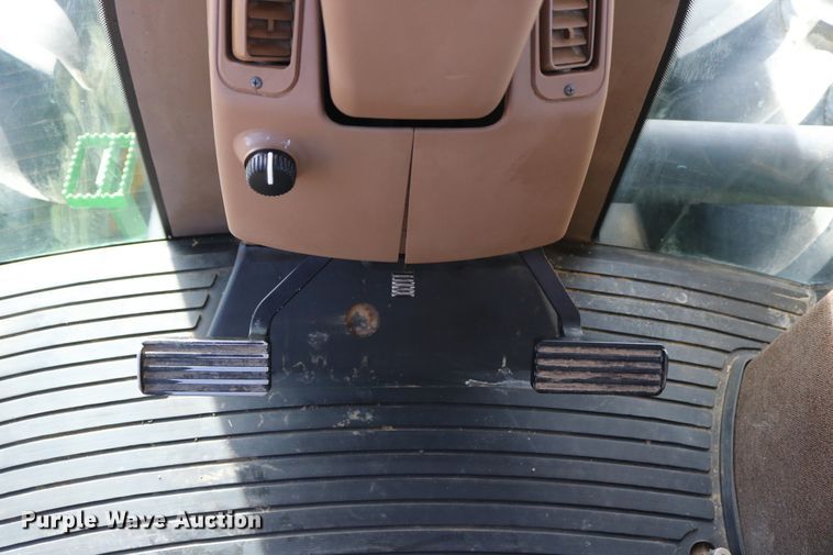 image for item DD6057 1997 John Deere 9400 4WD tractor