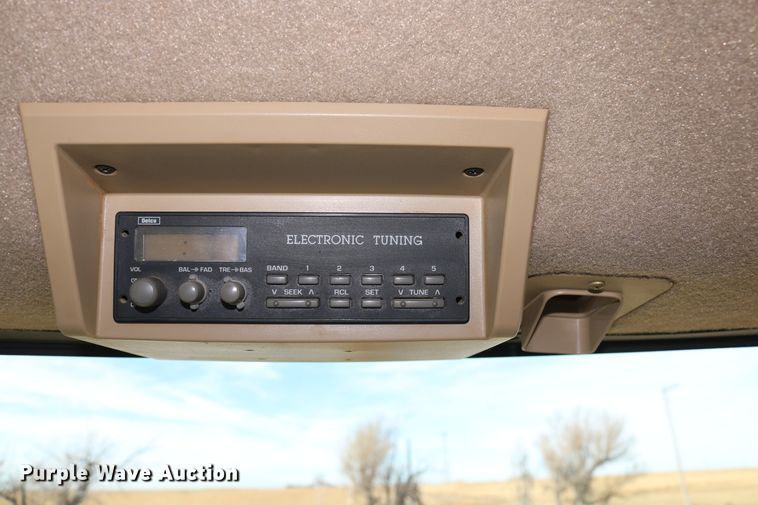 image for item DD6057 1997 John Deere 9400 4WD tractor