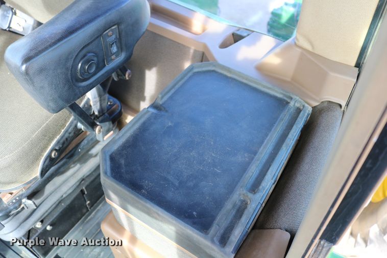 image for item DD6057 1997 John Deere 9400 4WD tractor