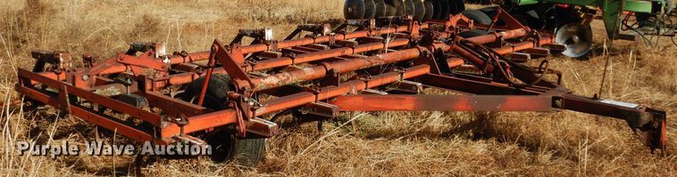 image for item DE4163 International field cultivator