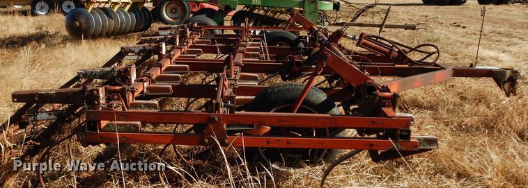 image for item DE4163 International field cultivator