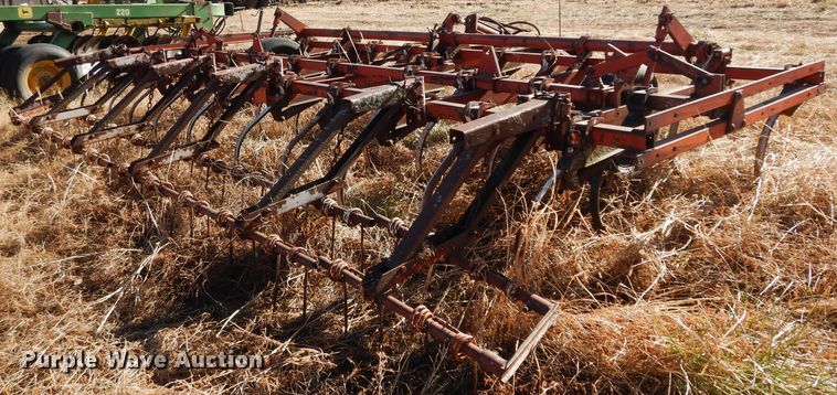 image for item DE4163 International field cultivator