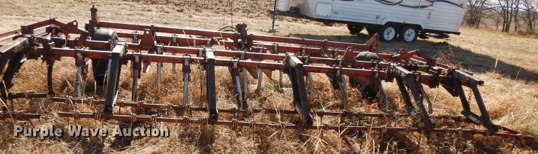 image for item DE4163 International field cultivator