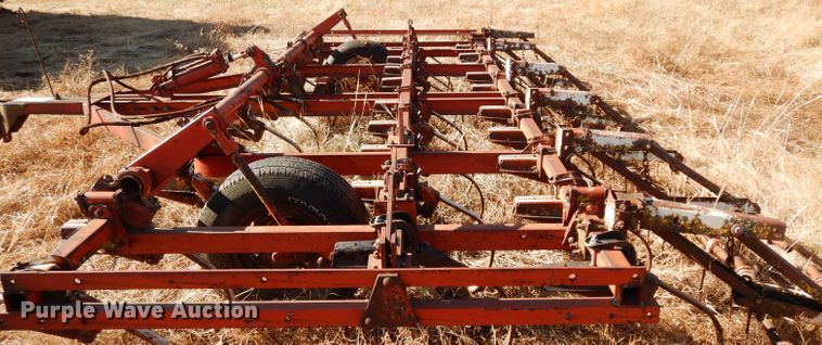 image for item DE4163 International field cultivator
