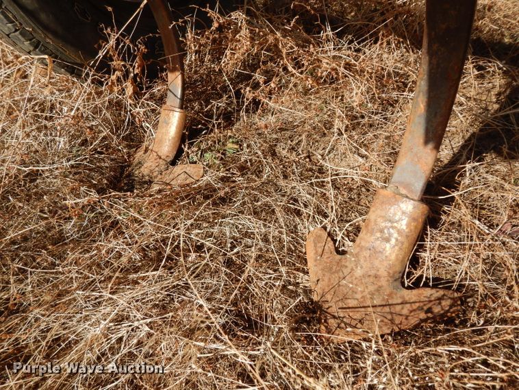 image for item DE4163 International field cultivator