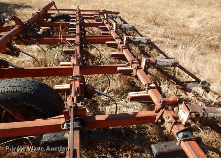 image for item DE4163 International field cultivator