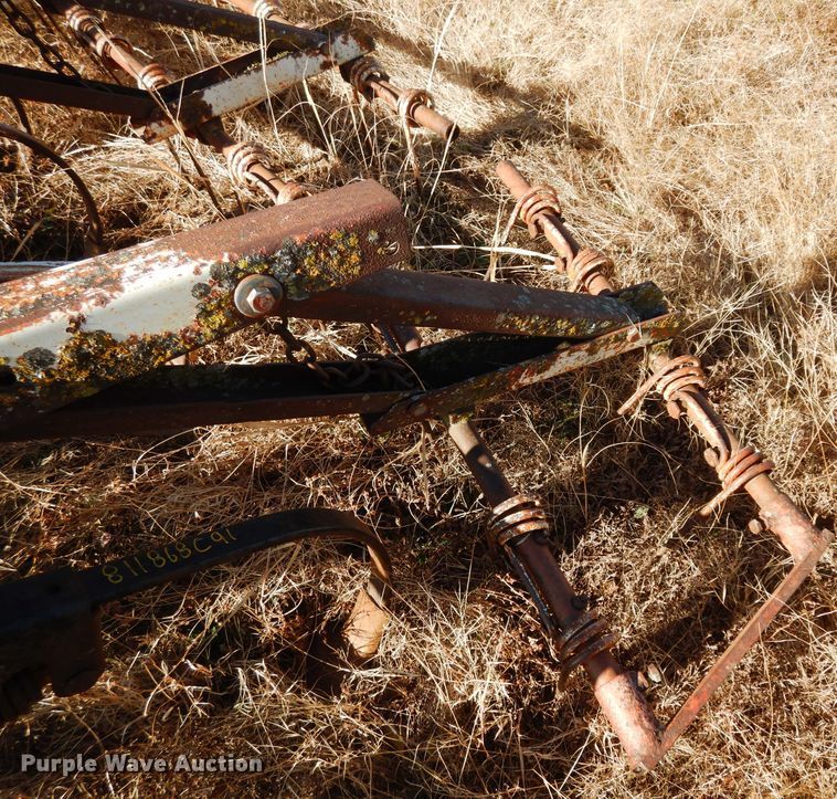 image for item DE4163 International field cultivator