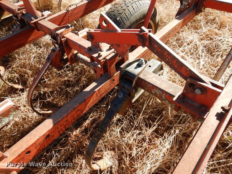image for item DE4163 International field cultivator