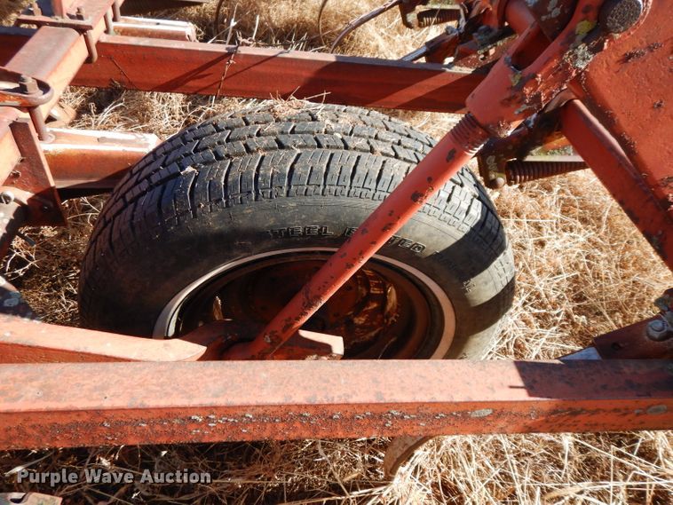 image for item DE4163 International field cultivator