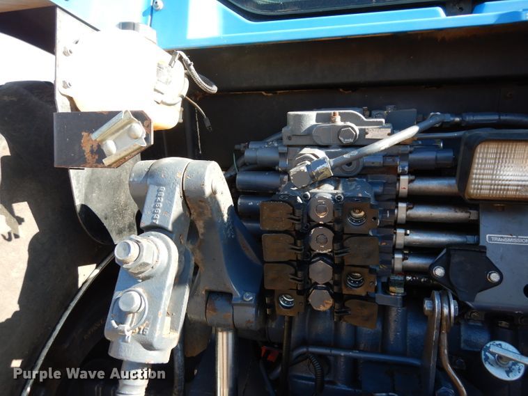 image for item DE4164 1995 Ford 8770 MFWD tractor