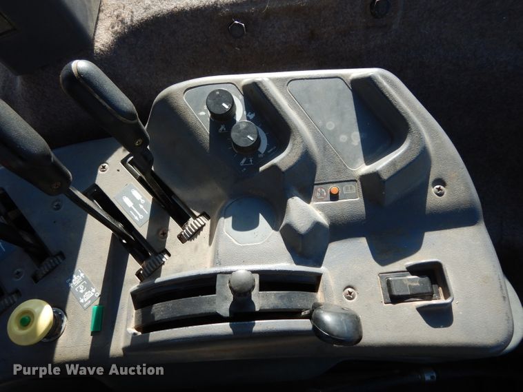 image for item DE4164 1995 Ford 8770 MFWD tractor