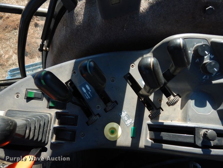 image for item DE4164 1995 Ford 8770 MFWD tractor