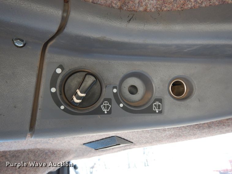 image for item DE4164 1995 Ford 8770 MFWD tractor