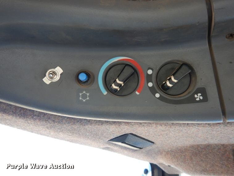 image for item DE4164 1995 Ford 8770 MFWD tractor