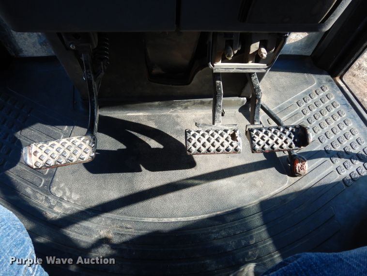 image for item DE4164 1995 Ford 8770 MFWD tractor