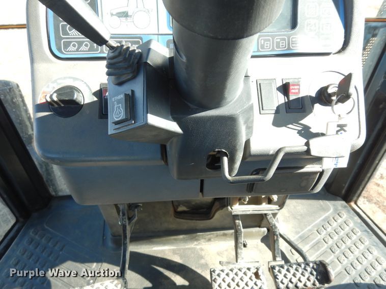 image for item DE4164 1995 Ford 8770 MFWD tractor