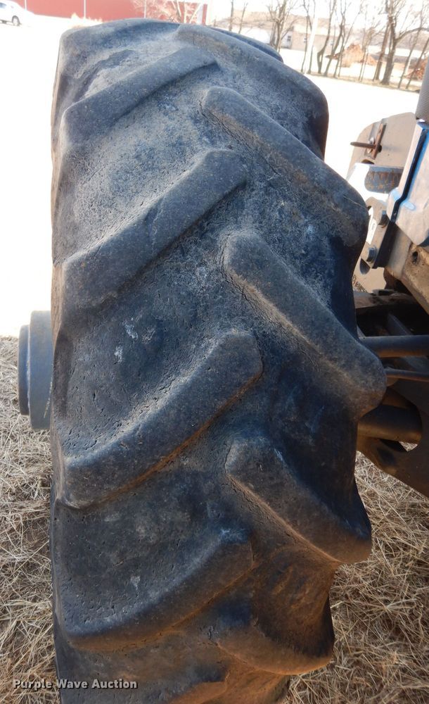 image for item DE4164 1995 Ford 8770 MFWD tractor