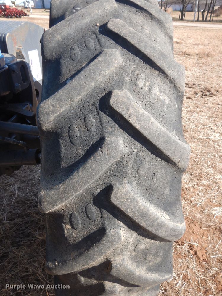 image for item DE4164 1995 Ford 8770 MFWD tractor