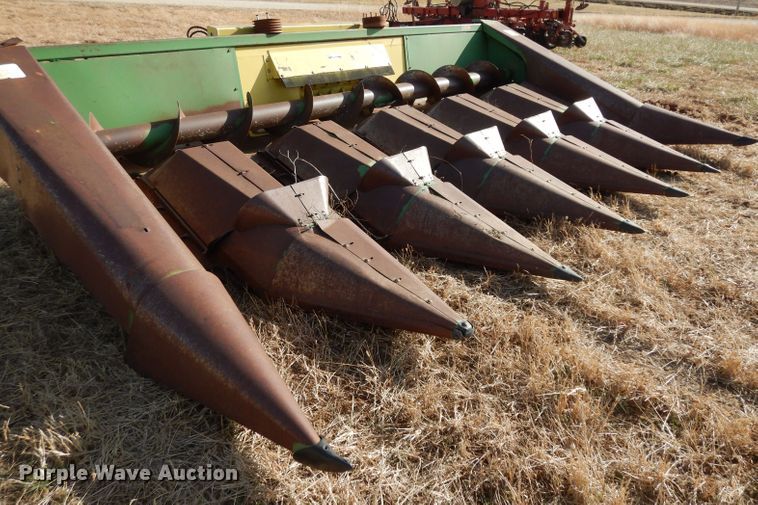 image for item DE4166 John Deere 643 corn head