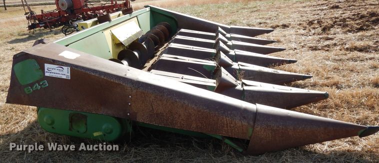 image for item DE4166 John Deere 643 corn head