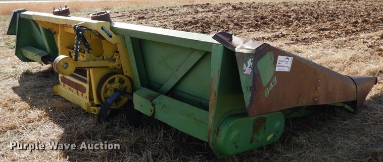 image for item DE4166 John Deere 643 corn head