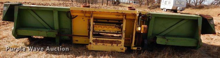 image for item DE4166 John Deere 643 corn head