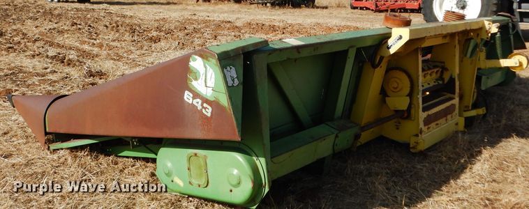 image for item DE4166 John Deere 643 corn head