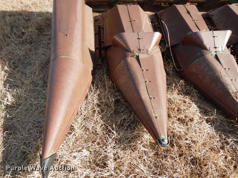 image for item DE4166 John Deere 643 corn head