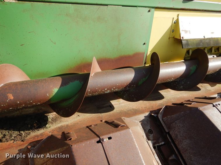 image for item DE4166 John Deere 643 corn head
