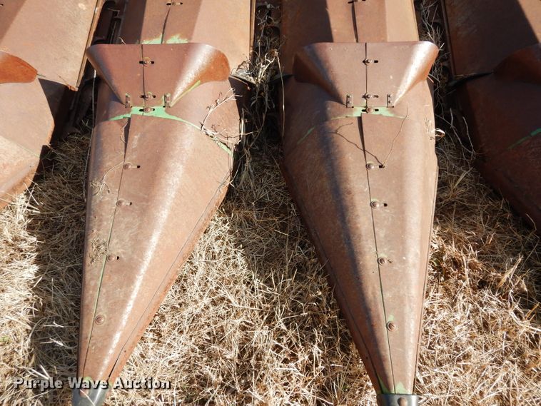 image for item DE4166 John Deere 643 corn head