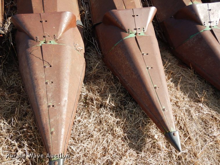 image for item DE4166 John Deere 643 corn head