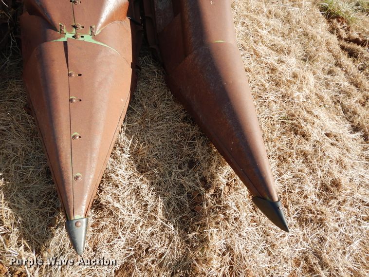 image for item DE4166 John Deere 643 corn head