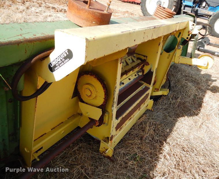 image for item DE4166 John Deere 643 corn head