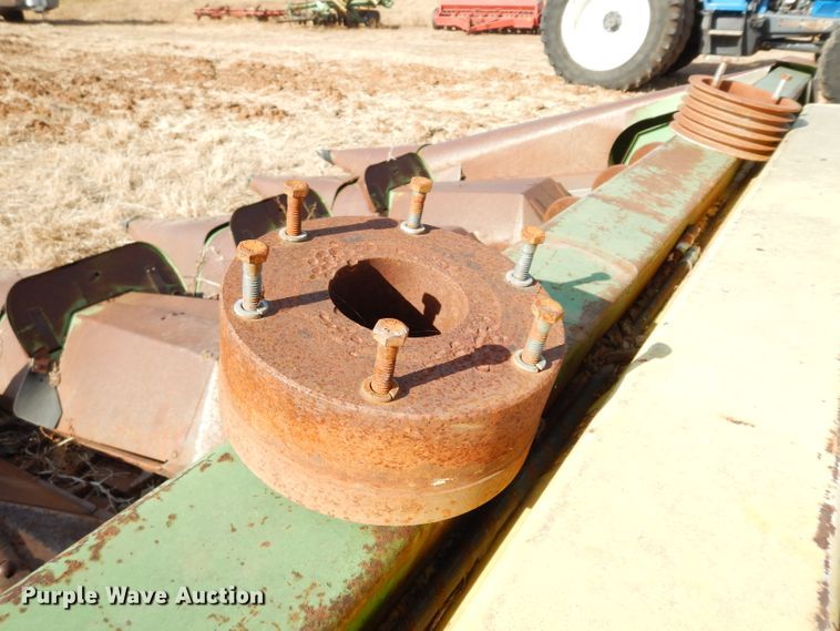 image for item DE4166 John Deere 643 corn head