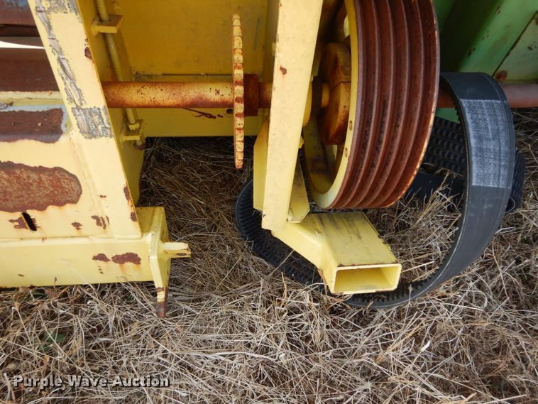 image for item DE4166 John Deere 643 corn head