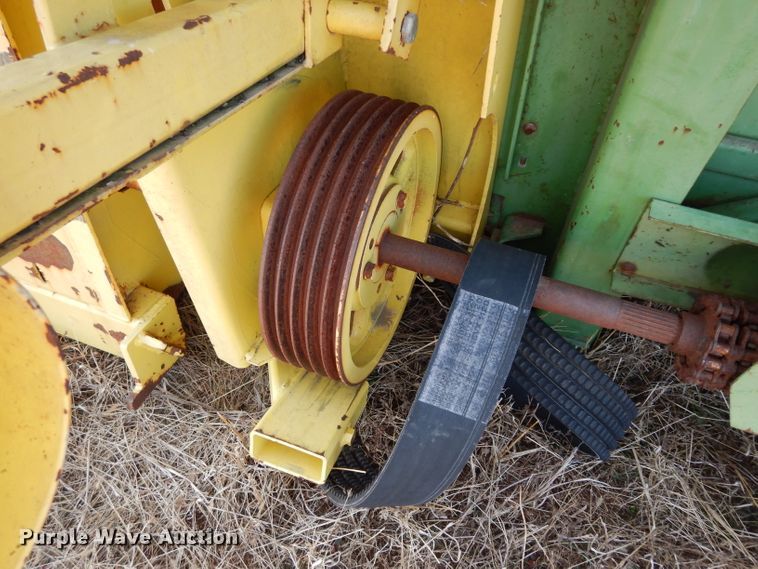image for item DE4166 John Deere 643 corn head
