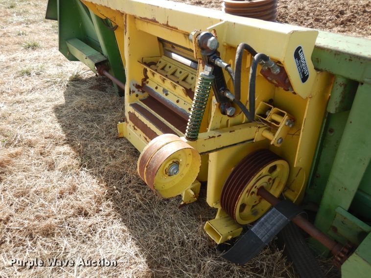 image for item DE4166 John Deere 643 corn head