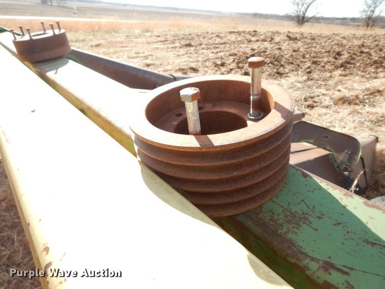 image for item DE4166 John Deere 643 corn head