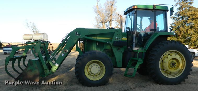 image for item DE4370 2001 John Deere 7610 MFWD tractor